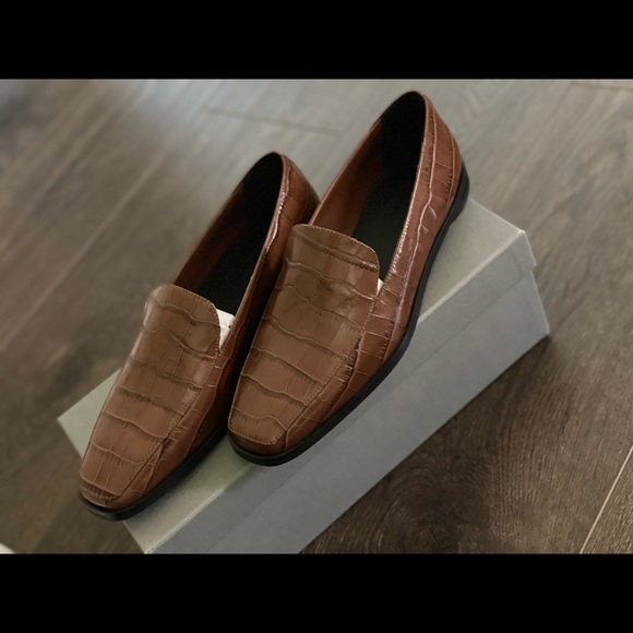 women’s Loafers - Picture 3 of 5